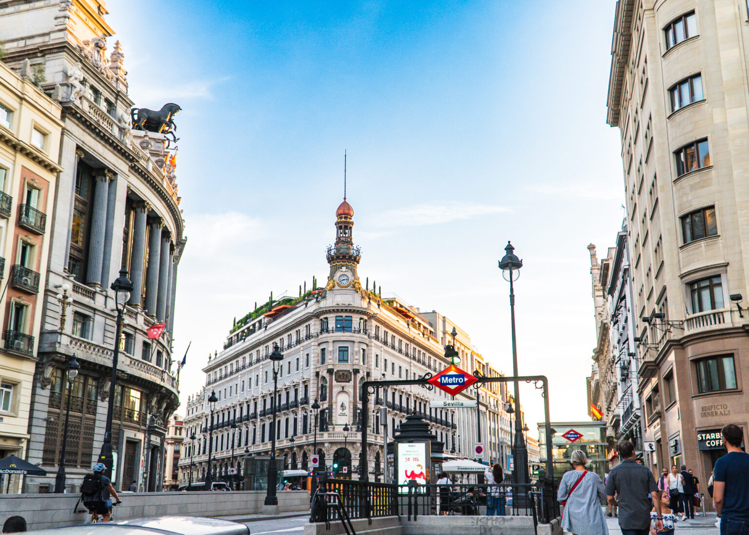 Reserva de visitas guiadas privadas para empresas y eventos en Madrid